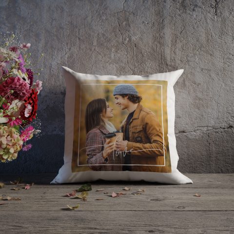 Párna képpel és love felirattal