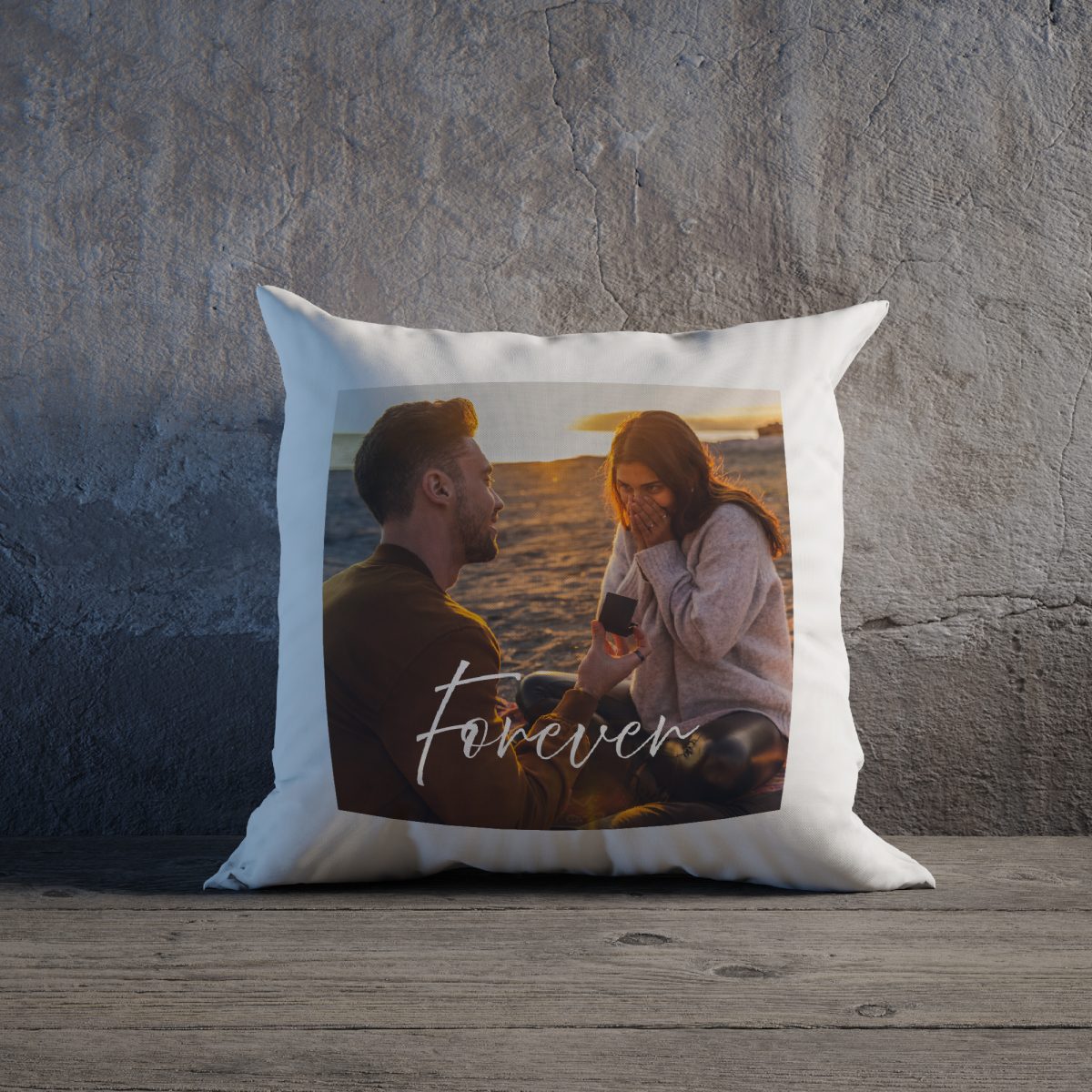 Párna forever felirattal és képpel